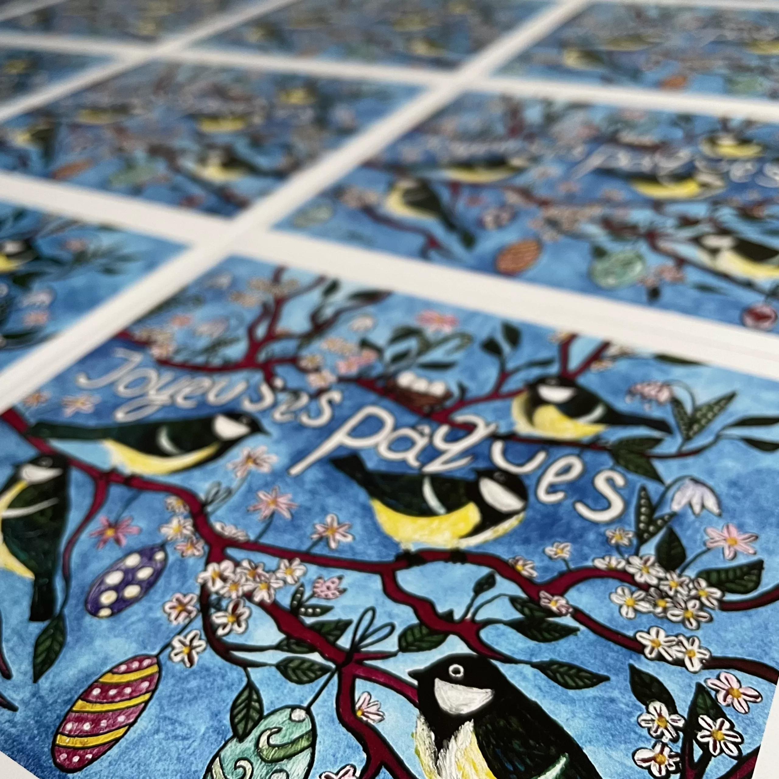 Joyeuses paques happy easter greetings card with birds